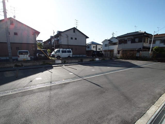 メゾンフルール　トモ　Ｂ棟の駐車場