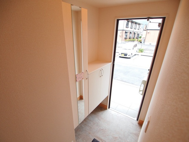 メゾンフルール　トモ　Ｂ棟の玄関