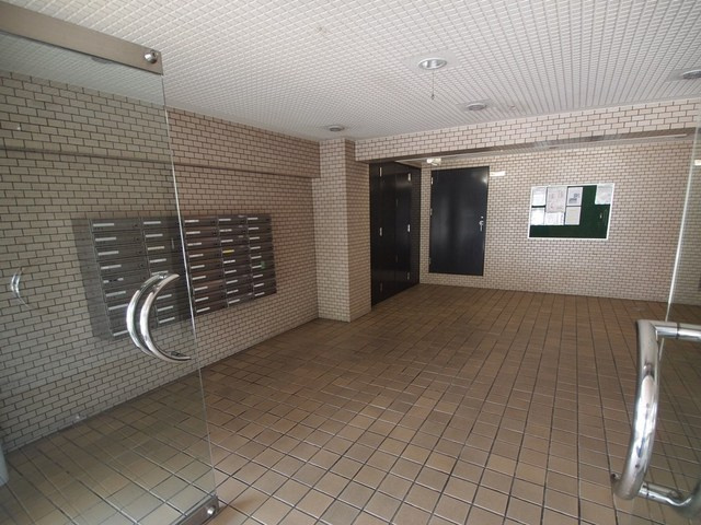 リヴェール三室のエントランス