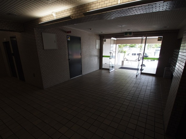 リヴェール三室のエントランス