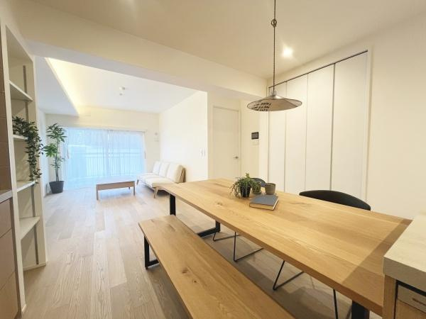 【居間・リビング】 | パークシティ溝の口A棟 | みんなが集うLDKはあたたかい日差しが入り込み、自然と楽しい会話が弾む幸せな空間に♪