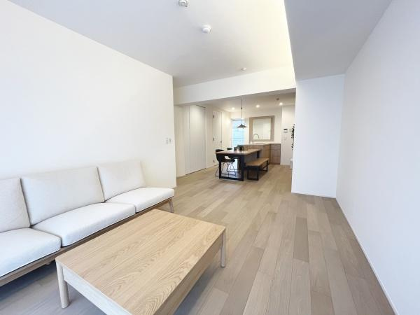 【居間・リビング】 | パークシティ溝の口A棟 | 窓からの日差し・風・すべてが心地よくゆったりとした時間を過ごせます♪
