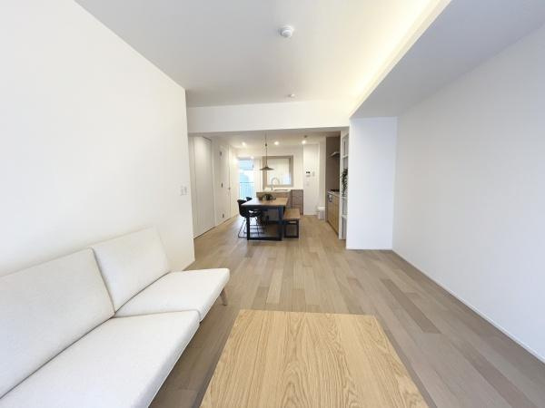 パークシティ溝の口A棟の居間・リビング|キッチンからリビングダイニングまで見渡せて、ご家族のコミュニケーションも取りやすい間取りです♪