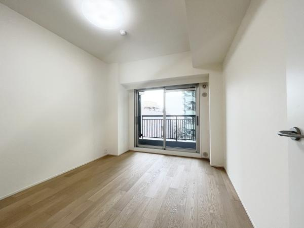 パークシティ溝の口A棟の洋室|白とナチュラルの落ち着いたカラーセレクトです