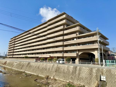 【外観】 | ライオンズマンション上野芝ガーデンシティ | JR阪和線「上野芝」駅が徒歩6分。通勤にも外出にもアクセス良好。家族でおでかけすることも増えそうですね♪