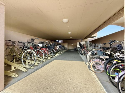 【その他共用部分】 | ライオンズマンション上野芝ガーデンシティ | ゆとりのある駐輪場置場になってます！