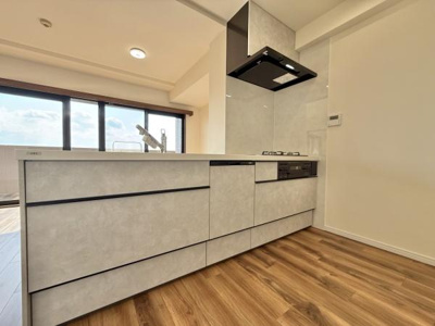 【キッチン】 | ライオンズマンション上野芝ガーデンシティ | ご家族みんなで調理ができる位のスペースを実現したキッチン空間となっております。みんなで作った料理を召し上がりながらの会話は至福のひとときになるはずです♪