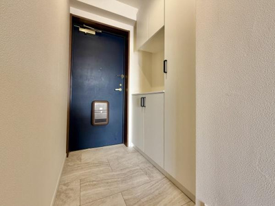 【玄関】 | ライオンズマンション上野芝ガーデンシティ | シューズボックスで散らかりがちな玄関もスッキリ！
気持ちの良い朝は、毎日ここからスタートしていきます♪