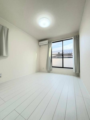 【洋室】 | 草加市北谷３丁目戸建 | 全居室洋室、二面採光♪明るく風通しのいいお部屋です♪