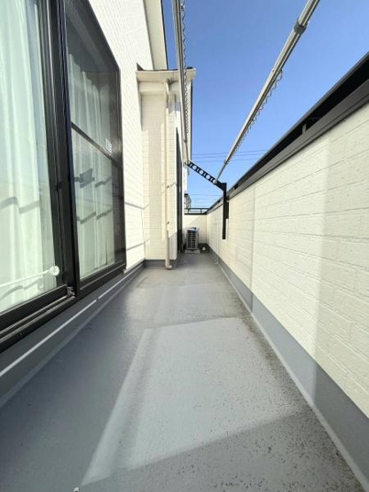 【バルコニー】 | 草加市北谷３丁目戸建 | 日差しが心地よい南向きバルコニー♪広々としており毎日の洗濯が楽しみに♪