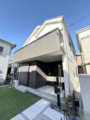 【外観】 | 草加市北谷３丁目戸建 | 陽当たり良好な明るい外観♪駐車場2台完備でカーライフも充実♪