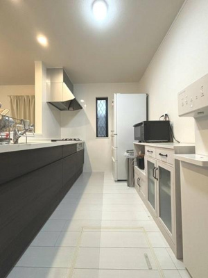 【キッチン】 | 草加市北谷３丁目戸建 | 女性に人気のカウンターキッチン♪TVやお子様の様子を見ながらお料理が可能です♪