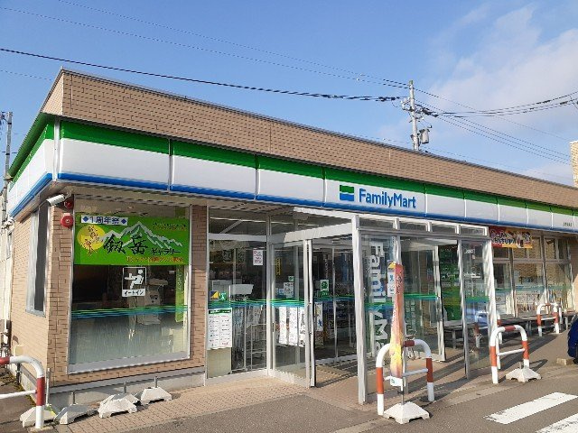 カプリスＡの周辺|ファミリーマート上市中央店まで650m
