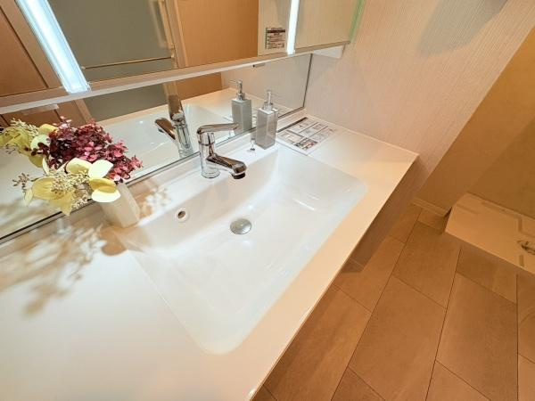 ジェイパークヴィラ横濱の独立洗面台