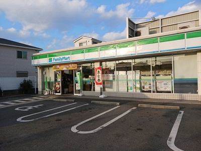 【周辺】 | ラ・プレニチュード・アモネーズ | ファミリーマート様まで300m