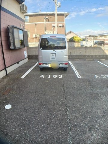 プラドール川口Ａの駐車場