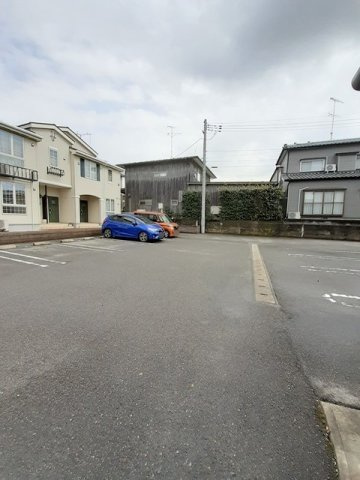 ラフィネ・レジタンスの駐車場