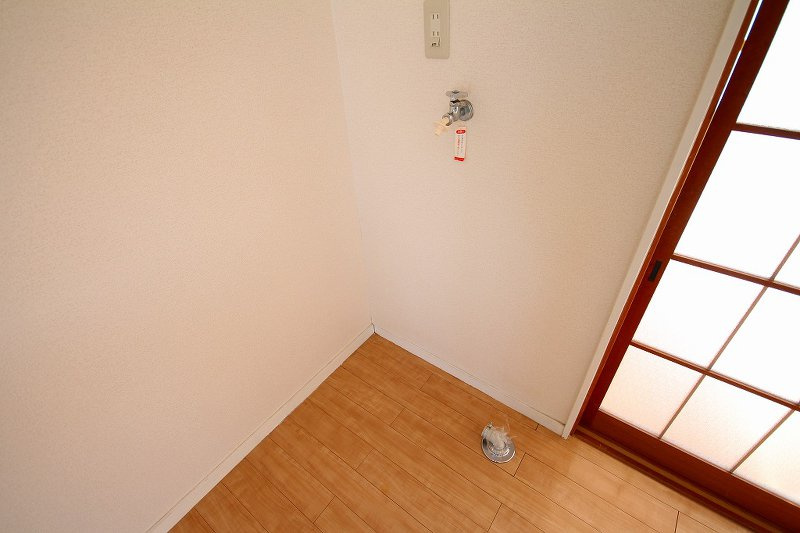 メゾン・ドゥ・レイリーＣ棟の洗面所|室内洗濯機置場