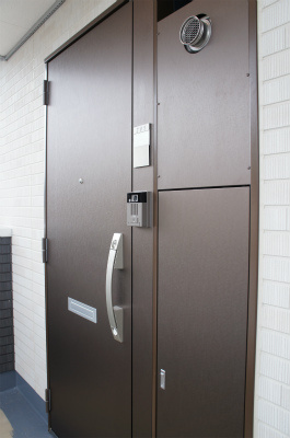 リブリ・豊四季セブンの玄関