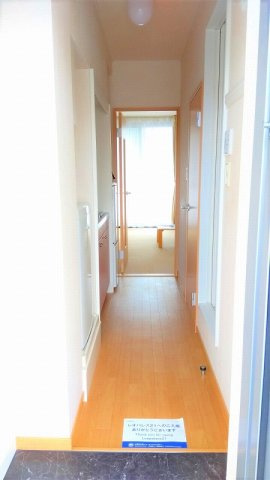 レオパレスアズーラの玄関