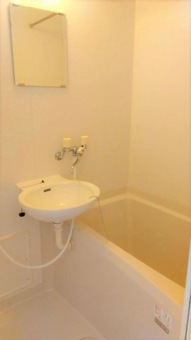 レオパレスアズーラの浴室