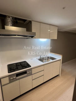 【キッチン】 | スプランディッド堀江 | 3口ガスコンロ！グリル付きのシステムキッチンです！