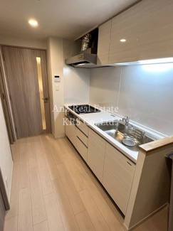 【キッチン】 | スプランディッド堀江 | 手元が明るくお料理しやすいキッチンです♪