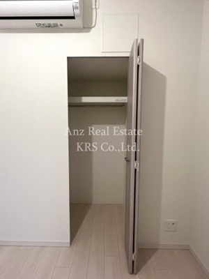 【収納】 | スプランディッド堀江 | 玄関部分にある洋室にもクローゼットがあります♪