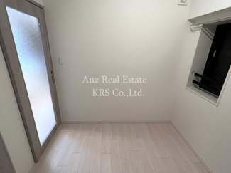 【洋室】 | スプランディッド堀江 | 窓付き！クローゼットも付いていて便利です♪