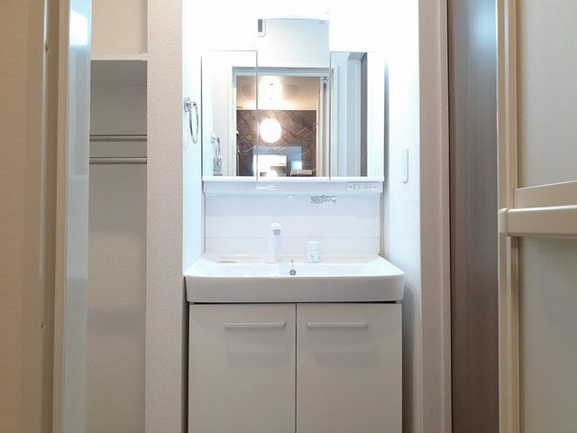 ヒカルサ高岡角ウエストの洗面所