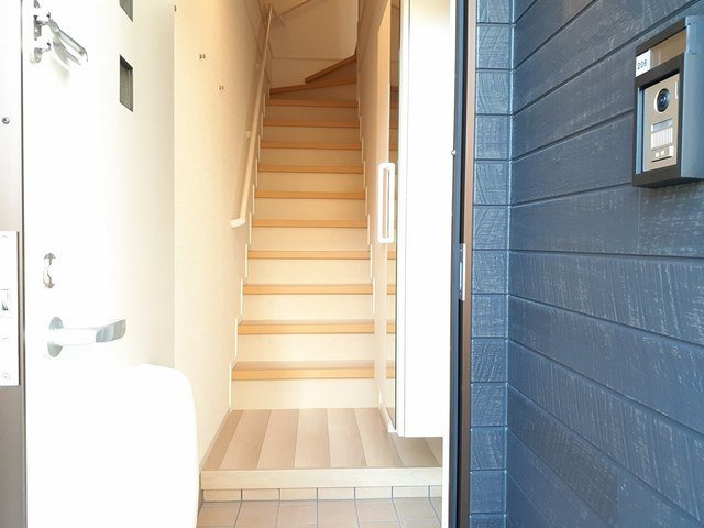 ヒカルサ高岡角ウエストの玄関