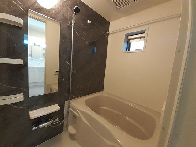 アザレアＷｅｓｔの浴室