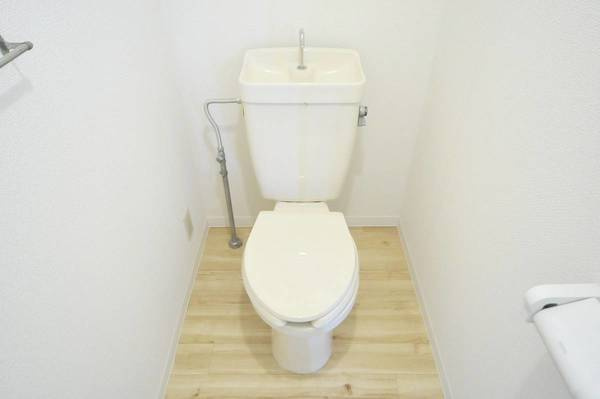 ビレッジハウス阿久和3号棟のトイレ|ビレッジハウスの同一物件・同一タイプの間取りの写真です