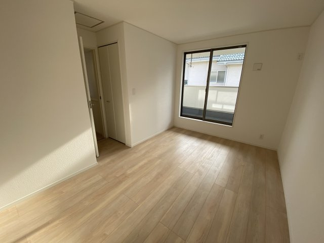 1/13価格変更♪　【佐糠町第8　全5棟／1号棟】　新築建売住宅　※期間限定キャンペーン開催♪※/の洋室|■□■居室の写真です■□■　
木の温もりがナチュラルでくつろげる空間ですね。