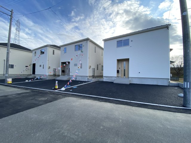 1/13価格変更♪　【佐糠町第8　全5棟／1号棟】　新築建売住宅　※期間限定キャンペーン開催♪※/の前面道路含む現地写真|一緒に理想の住まいを見つけましょう！（＾＾）
お住まいの相談だけでなく、地域の事についても是非お気軽に尋ねてください！
お問い合わせは不動産プラスまで☆

