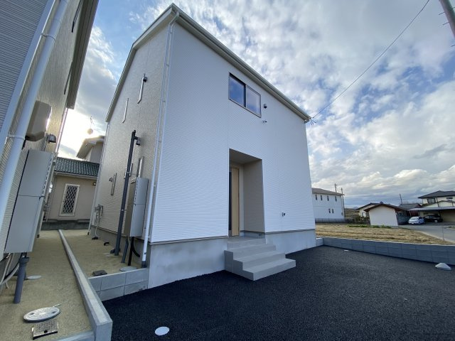 1/13価格変更♪　【佐糠町第8　全5棟／1号棟】　新築建売住宅　※期間限定キャンペーン開催♪※/の外観|休日は家族みんなで夢のマイホーム探しに出かけてみませんか！（＾＾）♪
お問い合わせは不動産プラスまで☆

