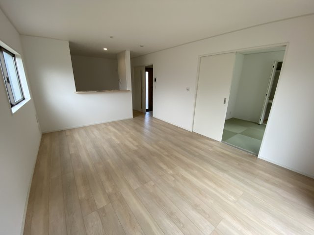 1/13価格変更♪　【佐糠町第8　全5棟／1号棟】　新築建売住宅　※期間限定キャンペーン開催♪※/の居間・リビング|■□■リビングの写真です■□■　家族団らんの時間が増えそうなリビングですね。