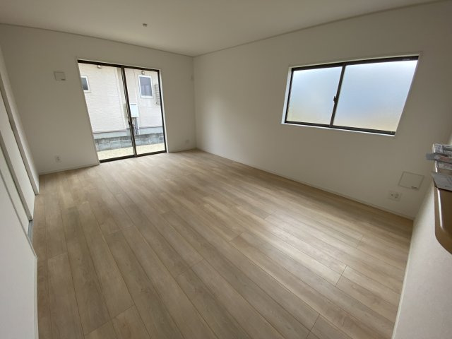 1/13価格変更♪　【佐糠町第8　全5棟／1号棟】　新築建売住宅　※期間限定キャンペーン開催♪※/の居間・リビング|■□■リビングの写真です■□■　家族団らんの時間が増えそうなリビングですね。