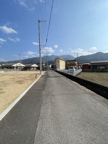 喜光地町2丁目　4区画の前面道路含む現地写真