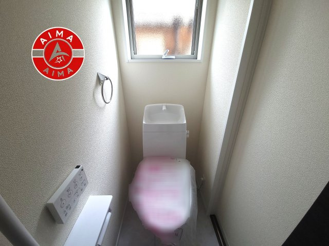 福岡市西区野方5丁目第1-1棟（1号棟）のトイレ|温水洗浄便座を完備しております。2ヶ所にトイレがあるのは朝の慌ただしい時間も安心です。
