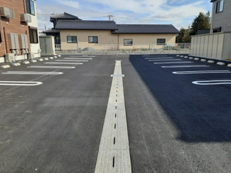 【駐車場】 | ロイヤル・鈴　Ｆ