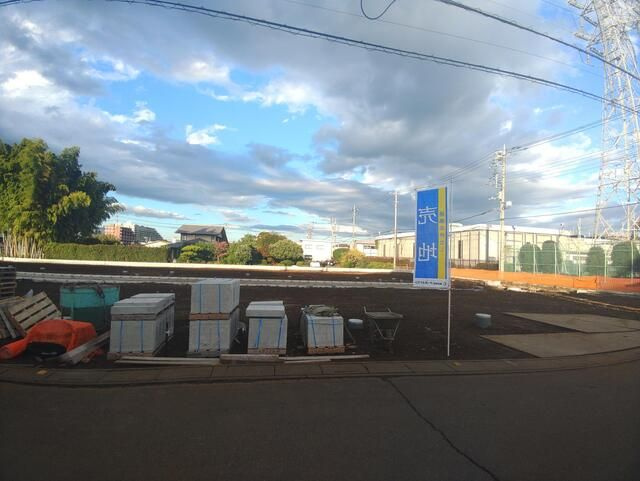 入間市下藤沢第17期全13棟　新築戸建　クレイドルガーデンの前面道路含む現地写真