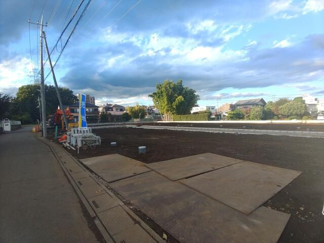 入間市下藤沢第17期全13棟　新築戸建　クレイドルガーデンの前面道路含む現地写真