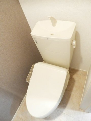 コーラル　さくらのトイレ|落ち着いた色調のトイレです