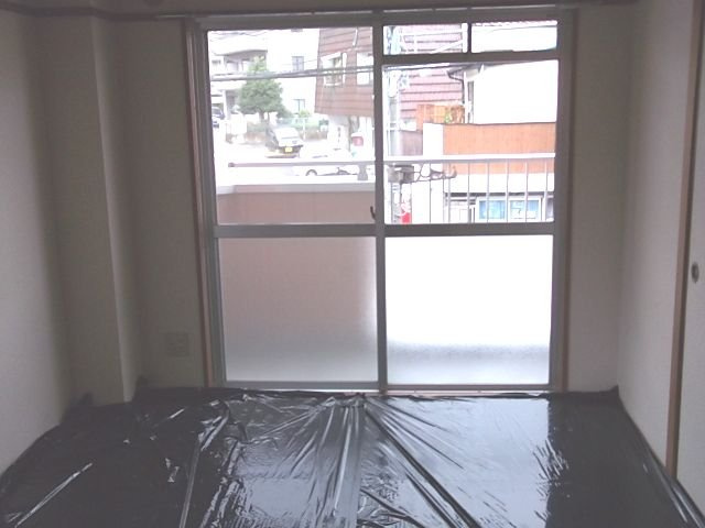 清水ビルの内装|明るい室内です