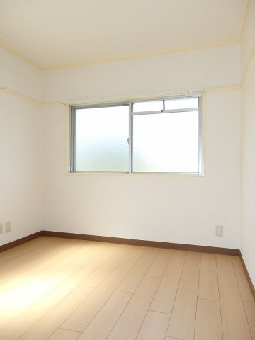 細澤マンションの内装|明るい室内です