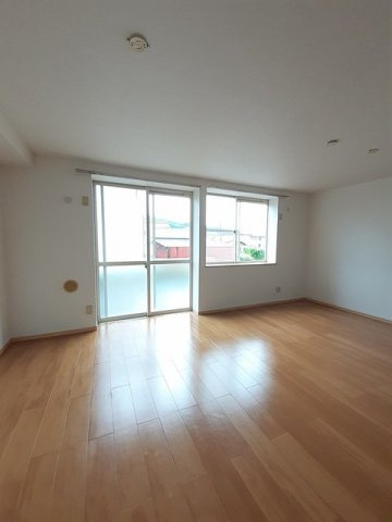 ファミール三次Ａ棟の居間・リビング|こちらのリビングで趣味の時間をお楽しみください