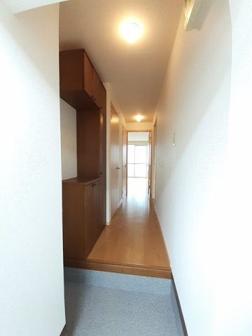 ファミール三次Ａ棟の玄関|ゆったりとした玄関です