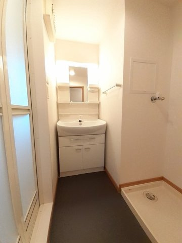 コリーヌ　Ｃの洗面所|脱衣スペースもあります