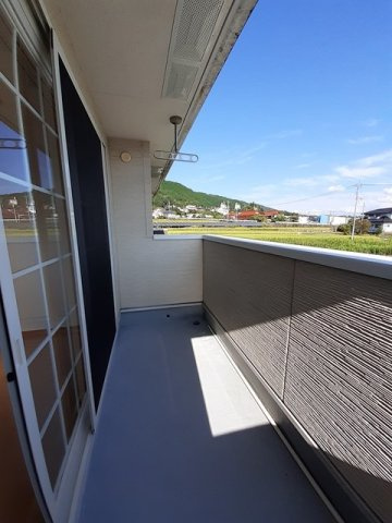 コリーヌ　Ｃのバルコニー|暖かな日差しのふりそそぐバルコニー